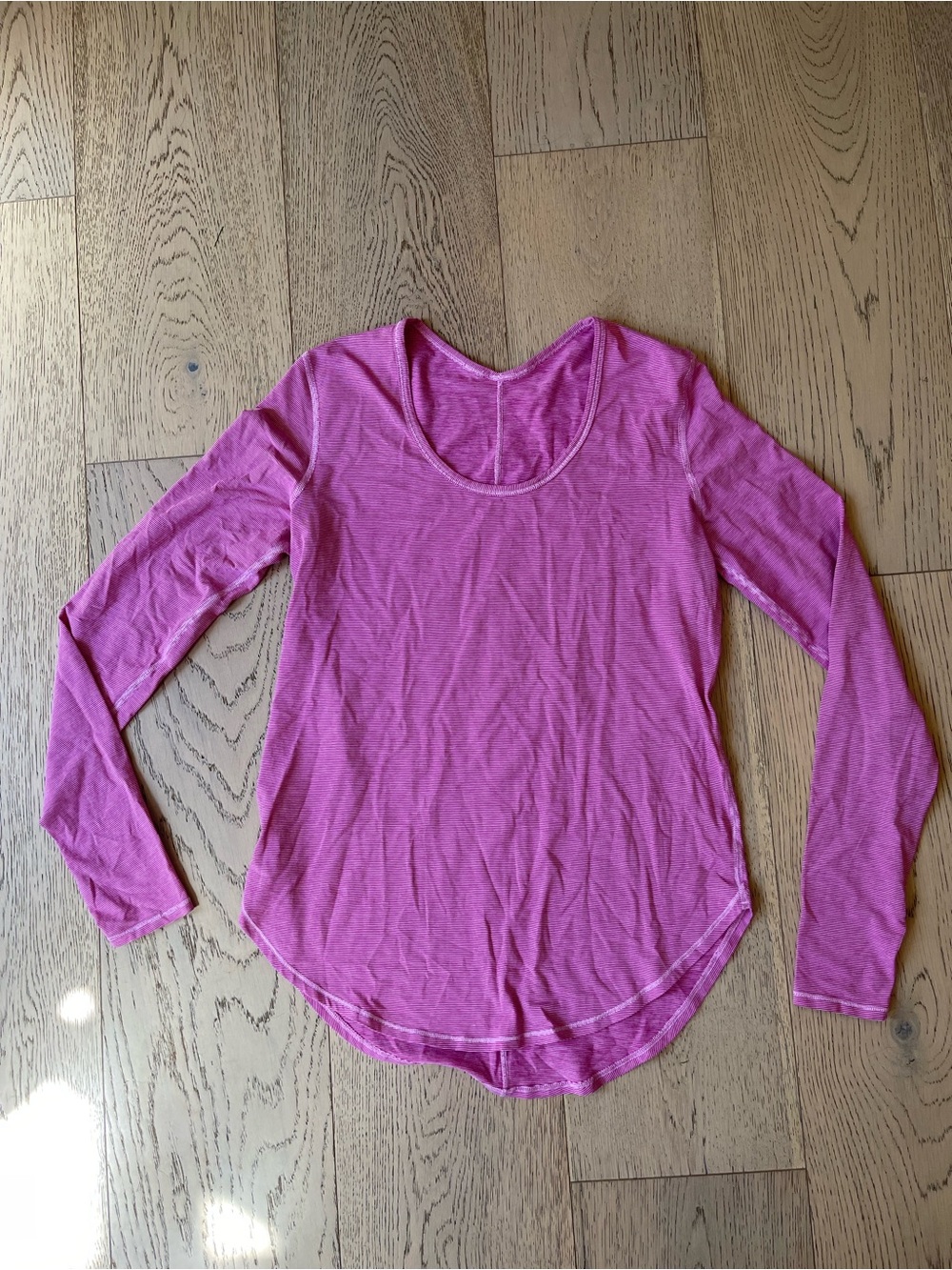 Lululemon yogini 5 year long sleeve
Size 6